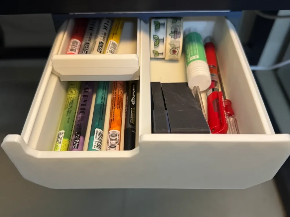 Cajón bajo el escritorio